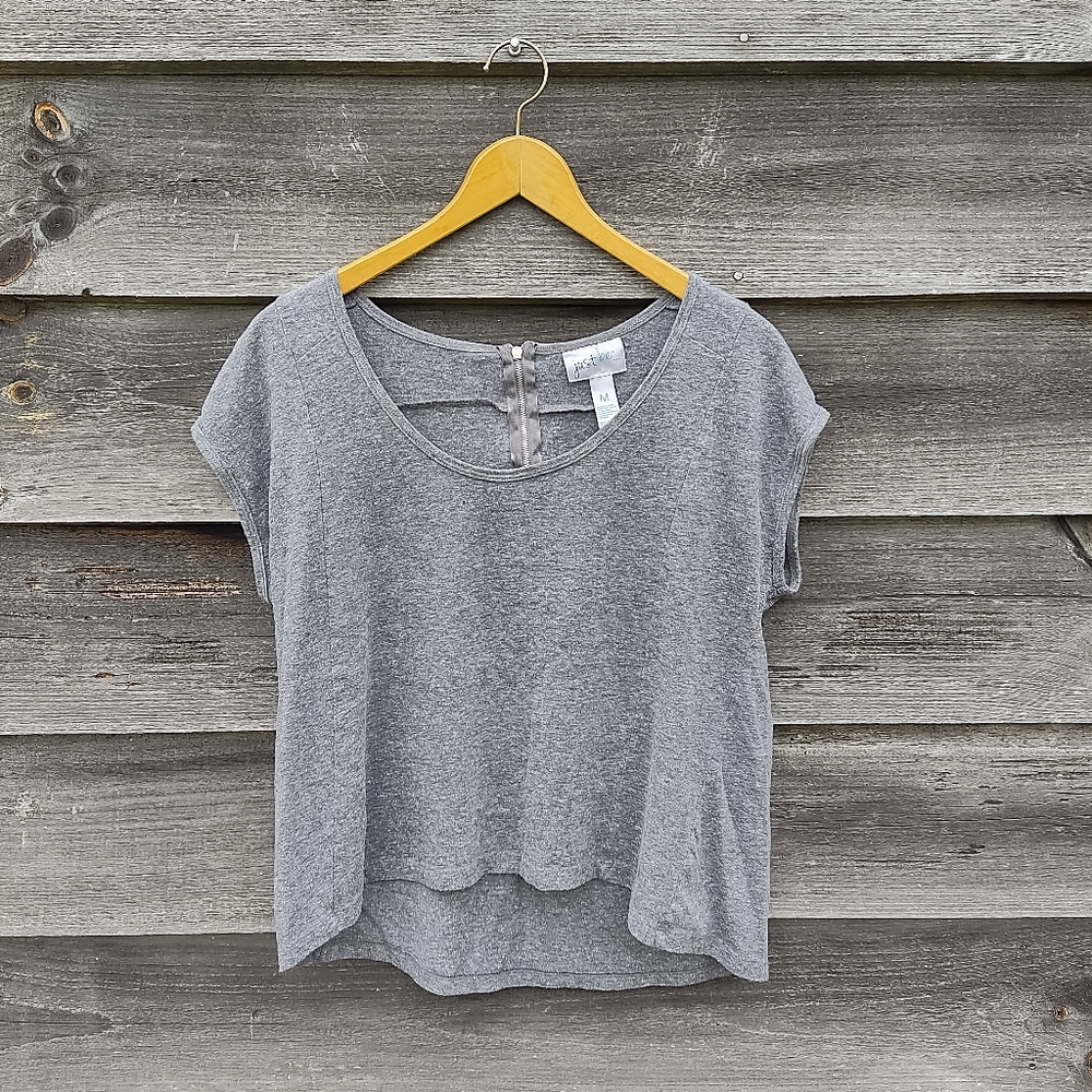 Just Be... oversized grey crop top zip in back high-low short sleeve juniors - M